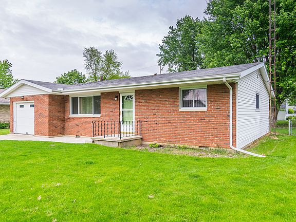2nd image of 121 Oxford Dr