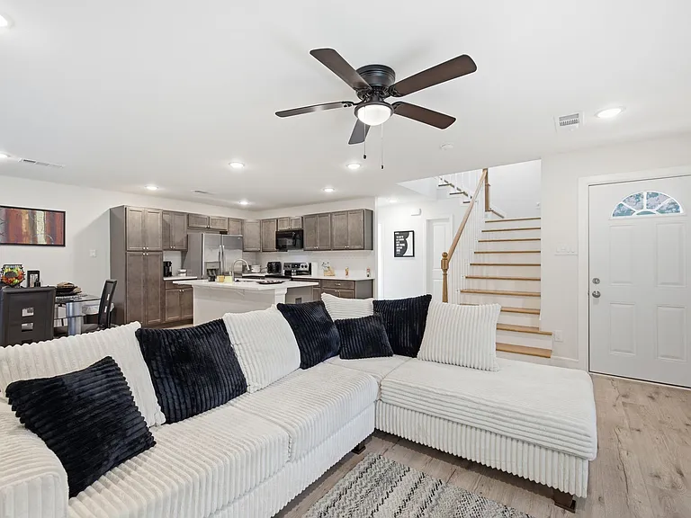 2204 Ash Crescent St #2204 — Photo 16