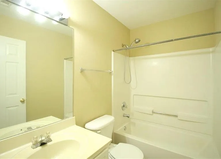 3915 Howell Park Rd — Photo 24