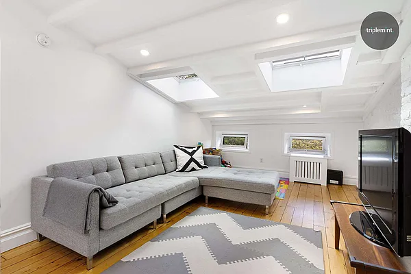 Sold by Triplemint | media 7