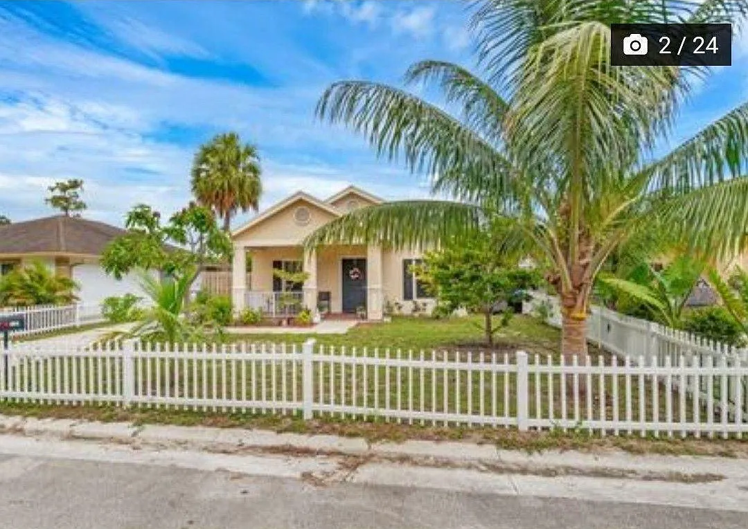 3 bed, 2.0 bath, 1456 sqft, $3,200 — Photo 1