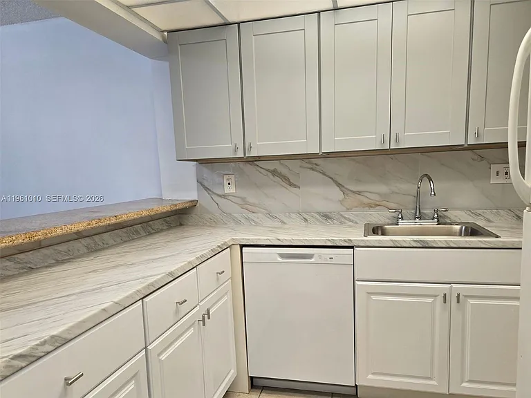 5921 Washington St #124 — Photo 30