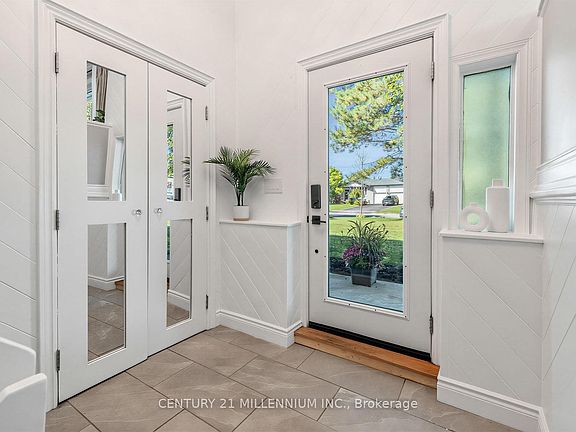 3rd image of 35 Cloverhill Cres