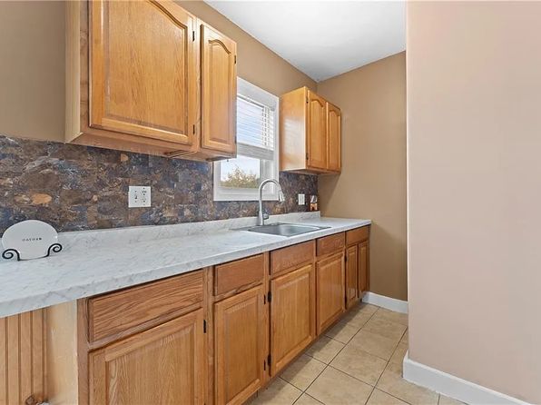 70 Dunnell Ave FLOOR 2