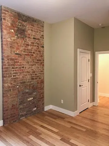 2733 Woodburn Ave #303 — Photo 15