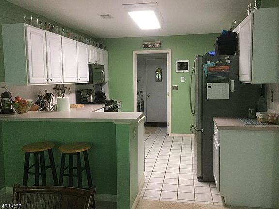 3rd image of 8 Sweet Water Ln