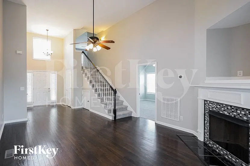 3 bed, 2.5 bath, 1645 sqft, $1,770 — Photo 2