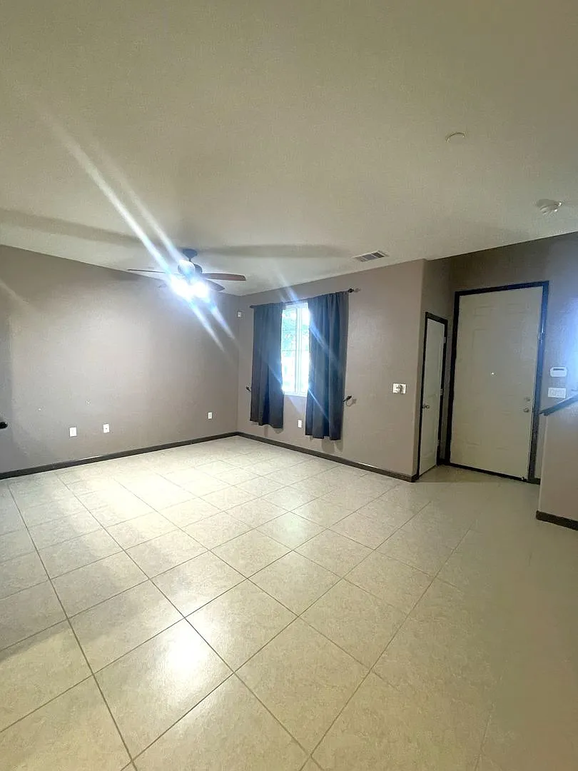 3 Bedroom 2 Bathroom Townhouse for rent in Hayward — Photo 2