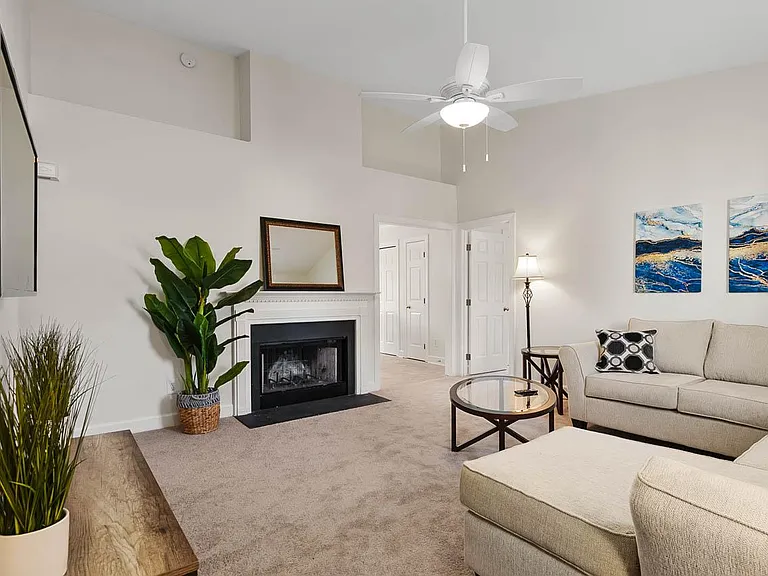 909 Danley Ln — Photo 6