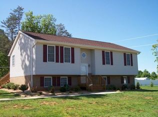 417 Soybean Dr, Appomattox, VA 24522