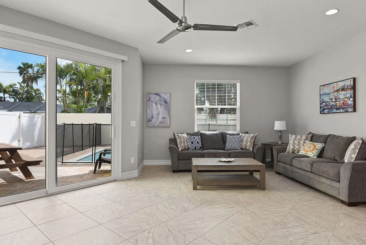 5 bed, 4.0 bath, 3552 sqft, $6,444 — Photo 3