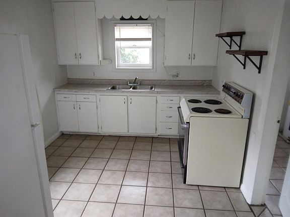 3rd image of 232 Fink St