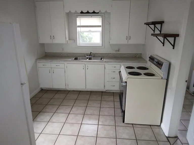 232 Fink St — Photo 3