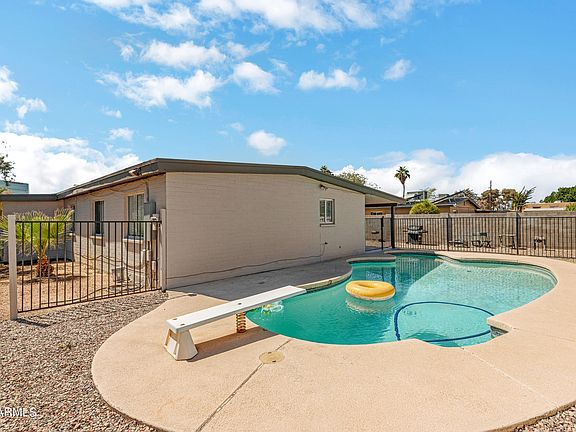 3rd image of 1142 W EMELITA Avenue
