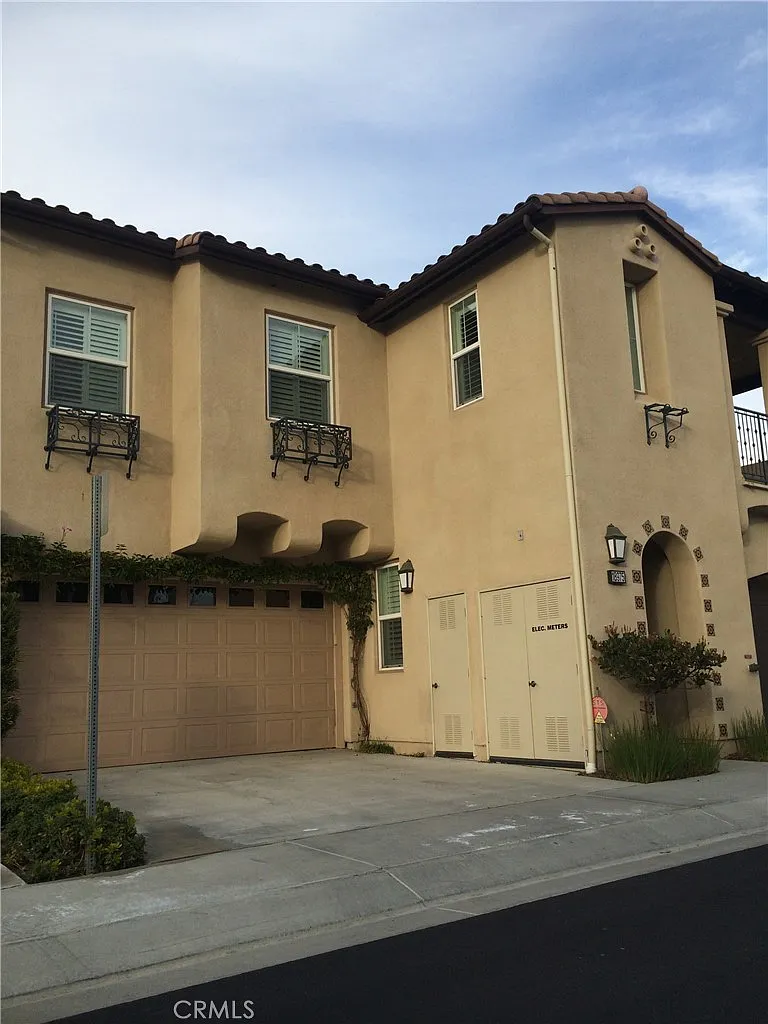 3 bed, 2.5 bath, 2624 sqft, $4,750 — Photo 3