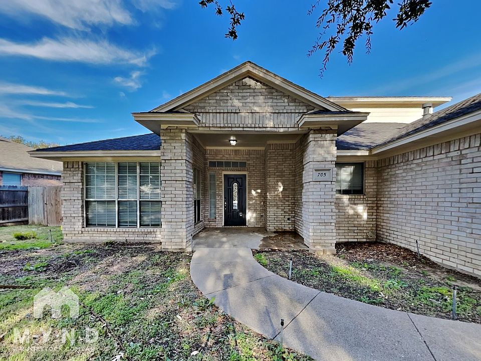 1st image of 705 Stonebrooke Dr