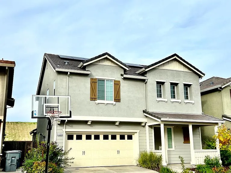 1335 Orchid Ct — Photo 2