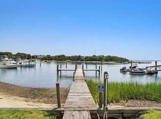 35 Gardners Ln, Hampton Bays, NY 11946