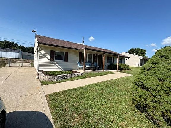 2nd image of 124 Waverly Gables Blvd