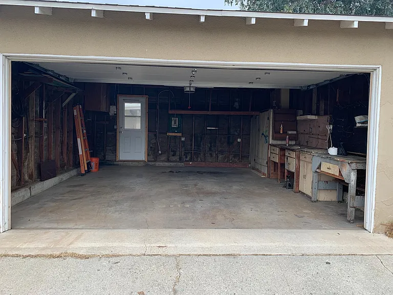 9030 Swinton Ave — Photo 29