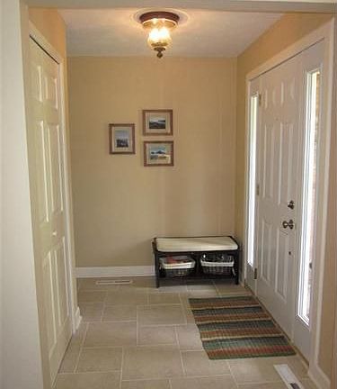 4th image of 1071 Roland Rd