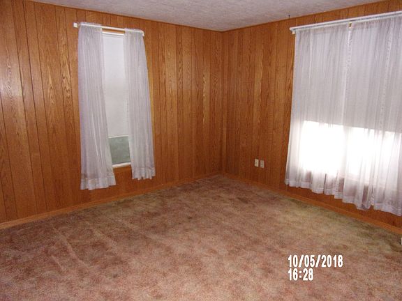 5th image of 405 S Oak Ave