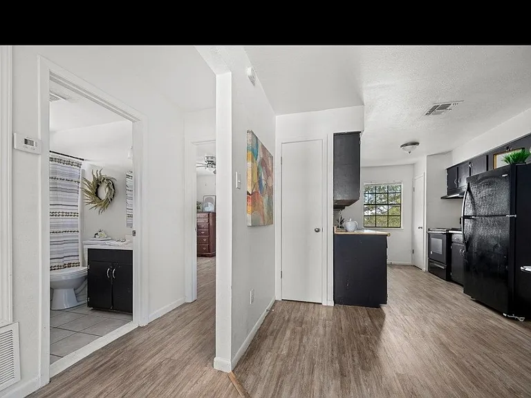 706 E Borden St #3 — Photo 10