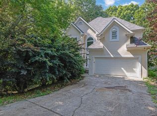 6708 Thornwood Ct, Flowery Branch, GA 30542