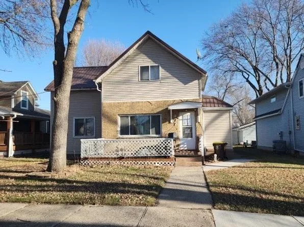 477 1st Ave SE, Wells, MN 56097