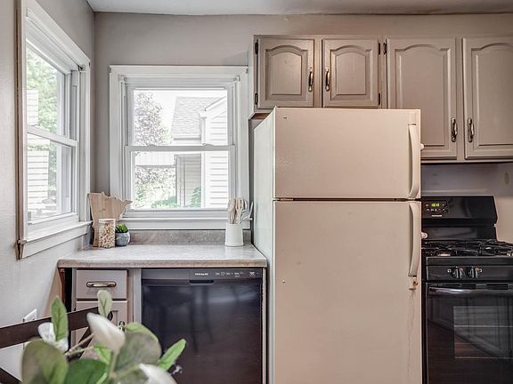 5th image of 2529 32nd Ave S