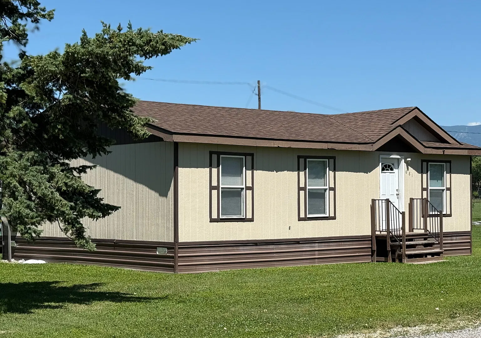 Charming 3 Bedroom Home in Quiet, Tree Lined Neighborhood — Photo 1