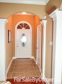 Foyer
						:
						Arches and columns