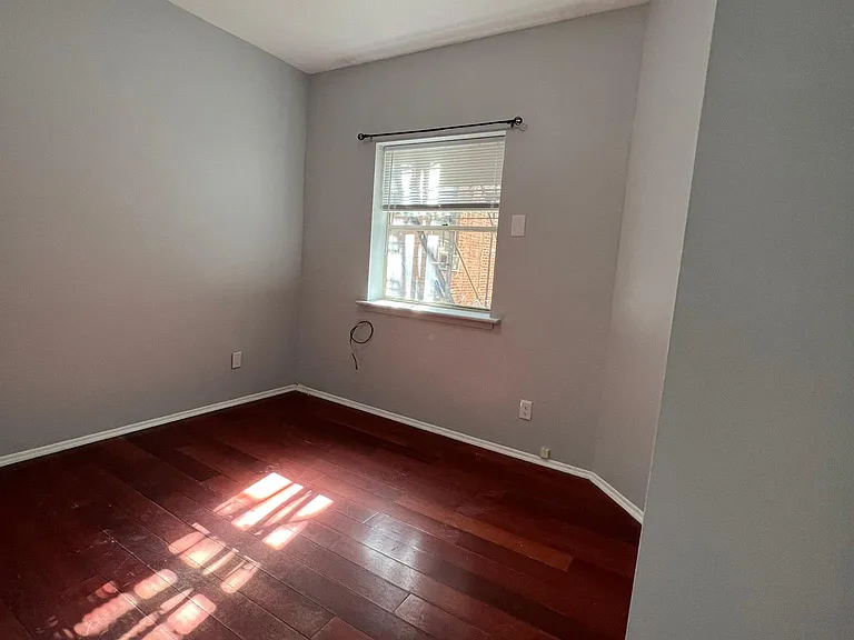 252 S 10th St #1F — Photo 8