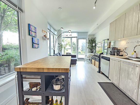 2nd image of 691 North Rd #201