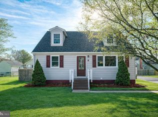 8 Riviera Dr, Pennsville, NJ 08070