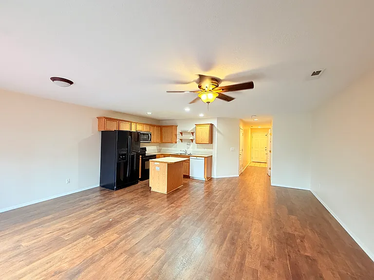 6018 NE 33rd Cir — Photo 11
