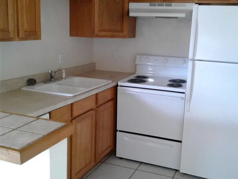514 E Norris Dr — Photo 2