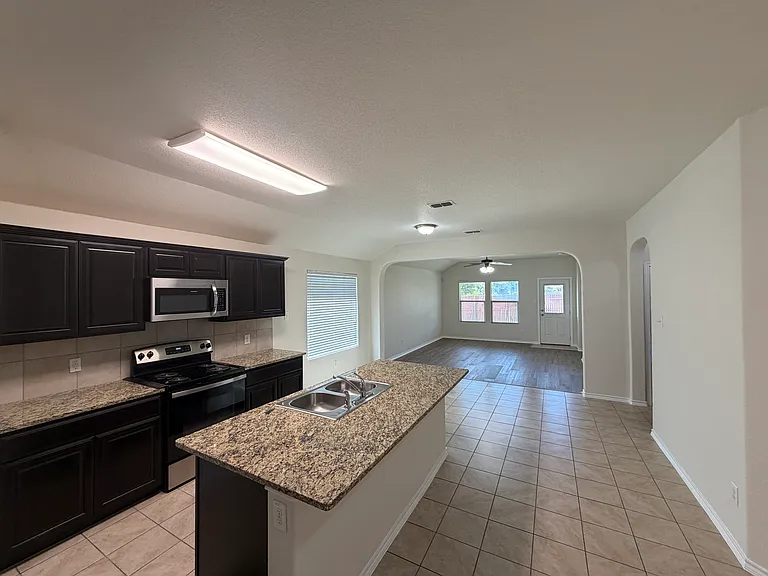 1101 Northampton St — Photo 3