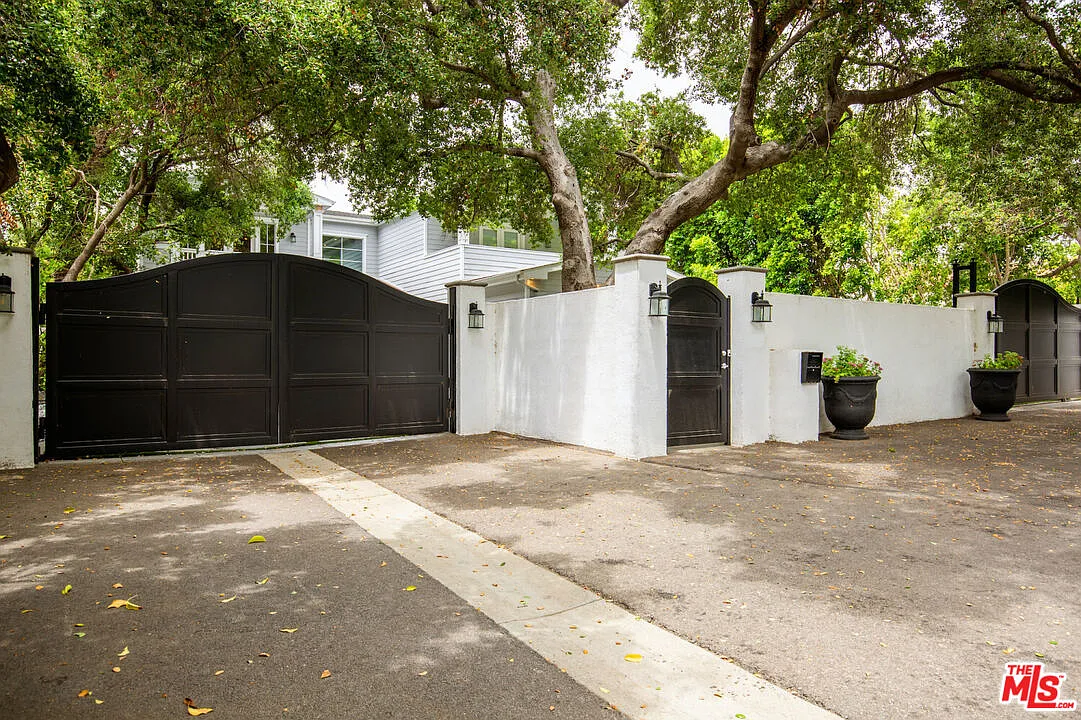 5 bed, 5.0 bath, 6120 sqft, $45,000 — Photo 4