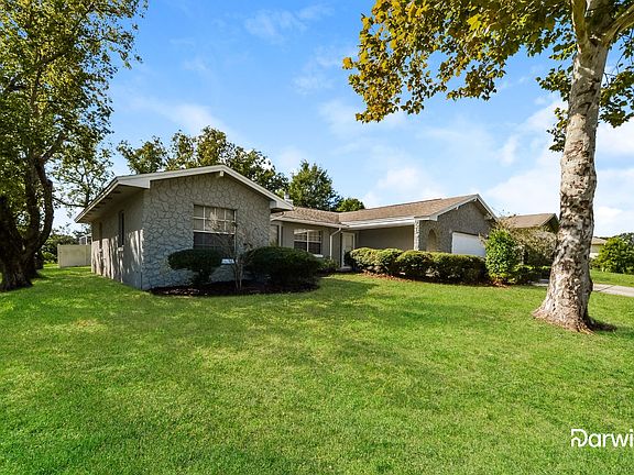 2nd image of 2525 Indian Hill Ct
