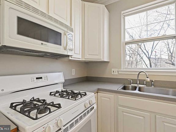 4th image of 43114 Autumnwood Sq