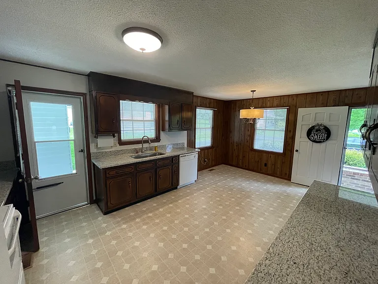 309 Shasta Ave — Photo 5
