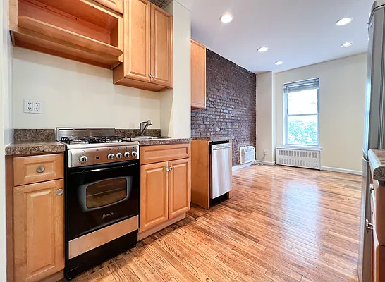 Rented by Kahen Properties | media 9