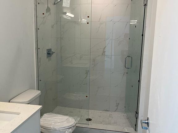 2nd image of 301 NE 5th Ave #404