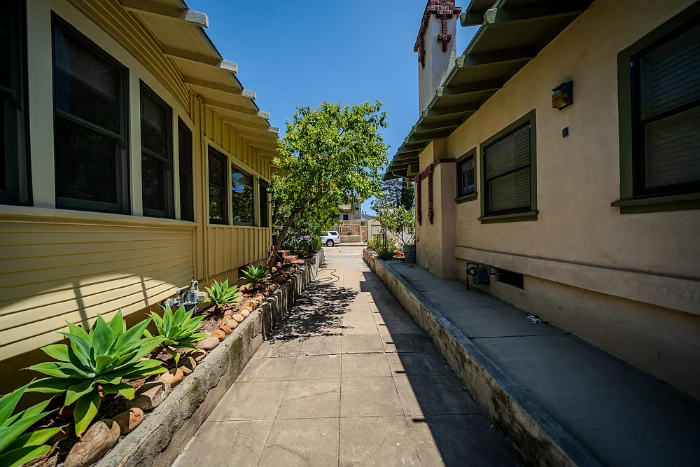 3 bed, 1400 sqft, $6,400 — Photo 1