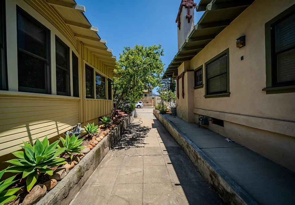 3924 Alameda Pl