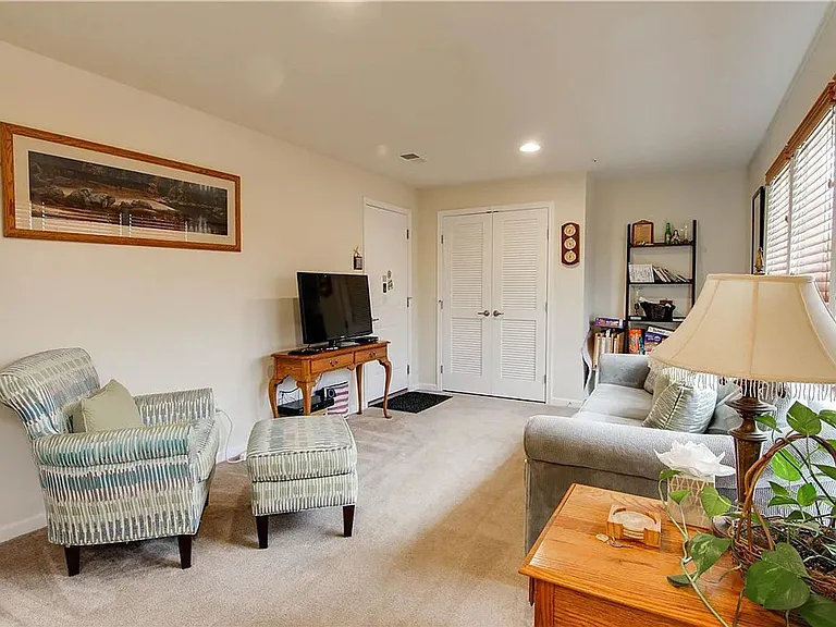 506 Broadmore Ln — Photo 9