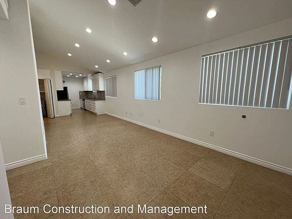 4th image of 1121 S Swall Dr #10008258