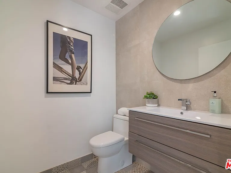 1214 N Sycamore Ave — Photo 14