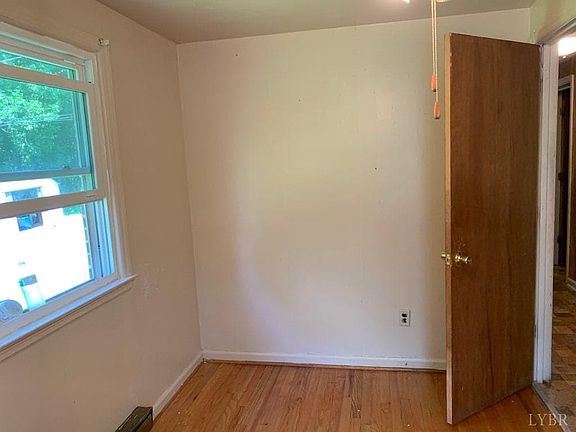 5th image of 229 Morris Ave